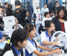 数字赋能教育交融的浪潮中唯有坚守培育全面发展的人这一初心