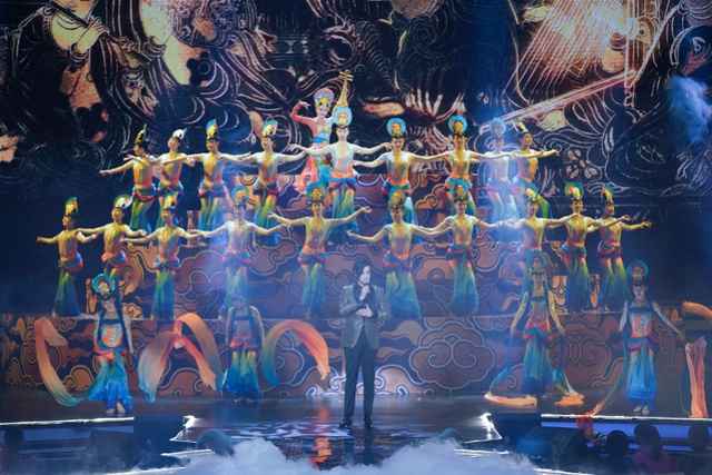 郑云龙形容平时的自己:就是无聊、懒、简单!也不喜欢听自己的歌