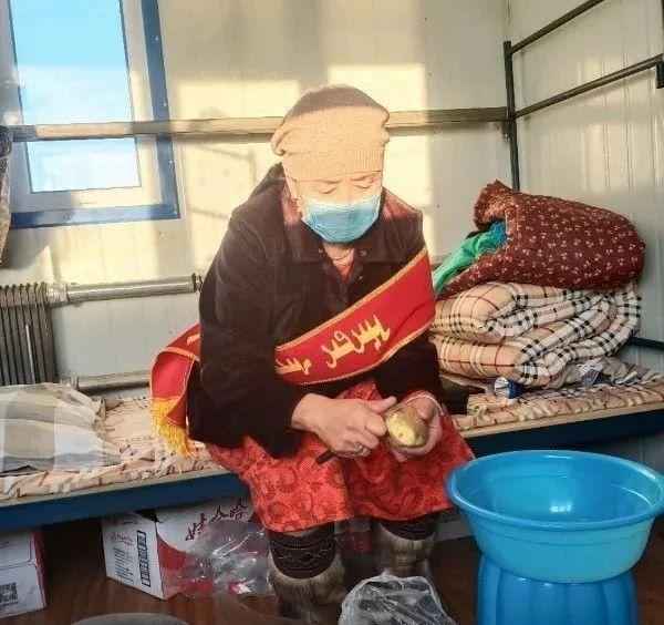 巴日哈家庭:抗“疫”路上的两代人