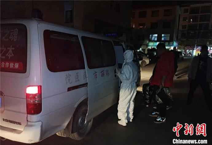  中缅边境瑞丽：8名高危地区返回人员擅自外出被强制隔离