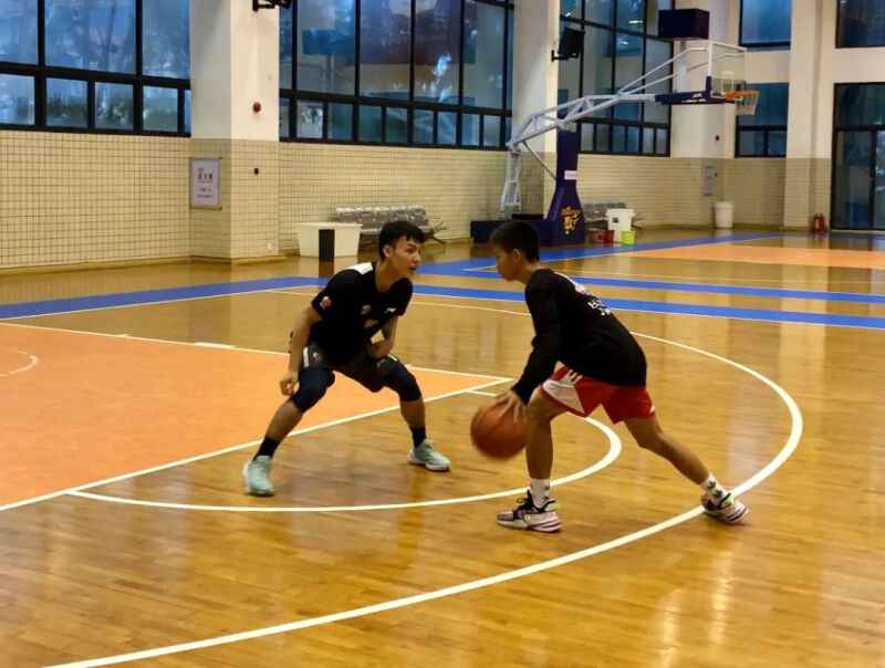 励志独臂少年加入东莞大朗篮球队,首次参加省赛助力球队夺冠